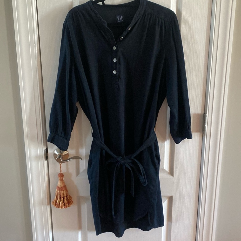 Black Gap blue jean dress with pockets and tie belt size xxl.